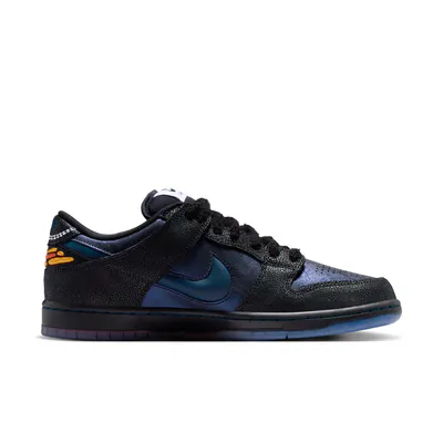 bluetile-x-nike-sb-dunk-low-pitch-blue-iq1323-001-2.png