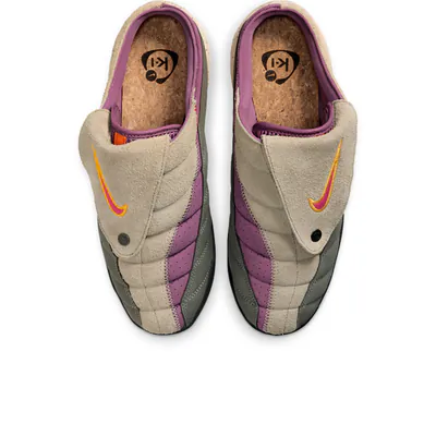 kids-of-immigrants-x-nike-t90-mule-khaki-ih4422-200-4.png