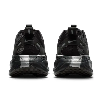 nike-vomero-18-disrupt-pack-iq3925-001-4.png