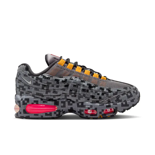 lego-x-nike-air-max-95-pixel-camo-smoke-grey-io4799-001-1.png