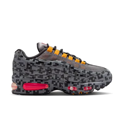 lego-x-nike-air-max-95-pixel-camo-smoke-grey-io4799-001-2.png