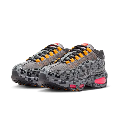lego-x-nike-air-max-95-pixel-camo-smoke-grey-io4799-001-3.png