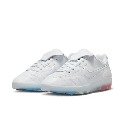 jacquemus-x-nike-cryoshot-tiempo-r10-io0619-100-2.png