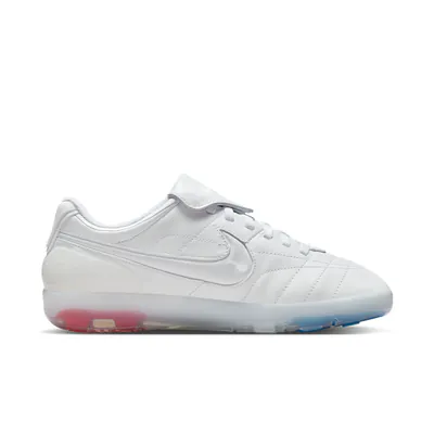jacquemus-x-nike-cryoshot-tiempo-r10-io0619-100-4.png