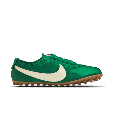 nike-moon-shoe-malachite-iw0955-300-2.png