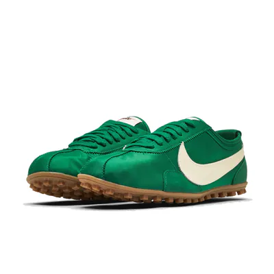 nike-moon-shoe-malachite-iw0955-300-3.png