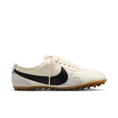 nike-moon-shoe-sail-gum-iw0955-101-2.png