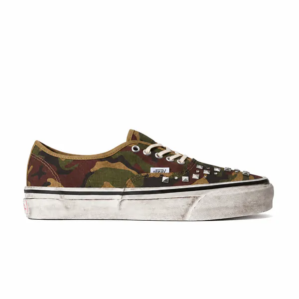 vans-premium-authentic-studded-camo-vn000d9nwvd-1.png