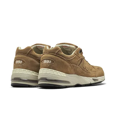 new-balance-991v1-made-in-uk-luxe-suede-dijon-m991cm1-4.png
