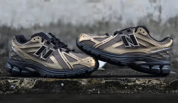 New Balance 1906R Mushroom Black m2.png