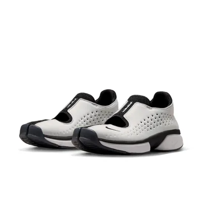 nike-rift2-metallic-silver-iq8006-003-2.png