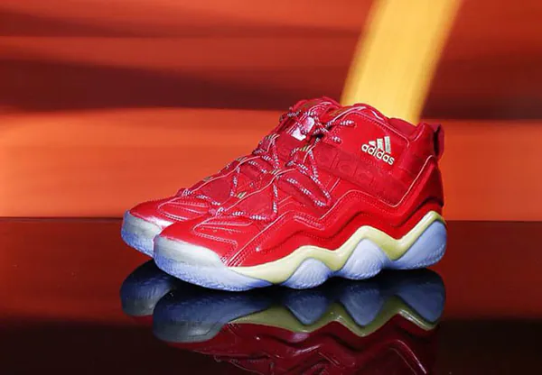 adidas x avengersadidas-avengers-top-tne-2000-iron-man1.jpg