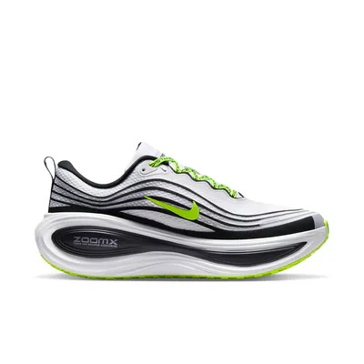 distance-x-nike-vomero-plus-iq7318-100-3.png