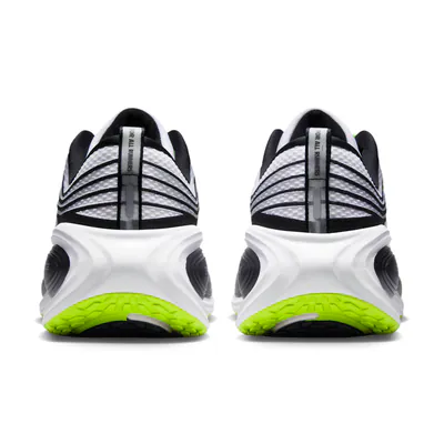 distance-x-nike-vomero-plus-iq7318-100-4.png