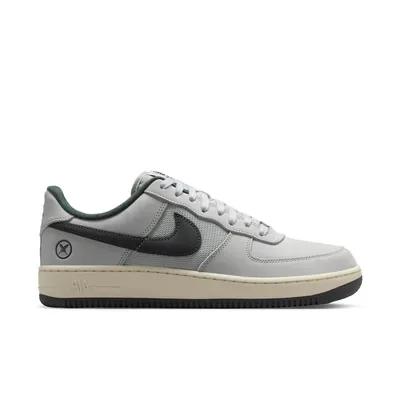 yuto-horigome-x-nike-sb-air-force-1-low-white-iron-grey-io8439-100-1.png