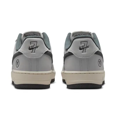 yuto-horigome-x-nike-sb-air-force-1-low-white-iron-grey-io8439-100-4.png