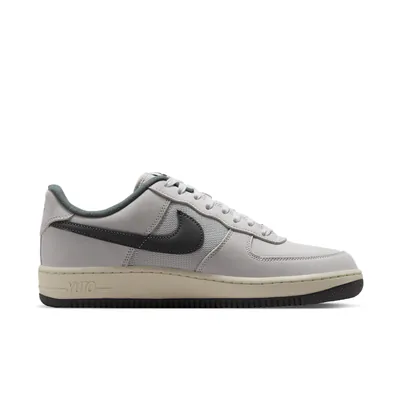yuto-horigome-x-nike-sb-air-force-1-low-white-iron-grey-io8439-100-3.png