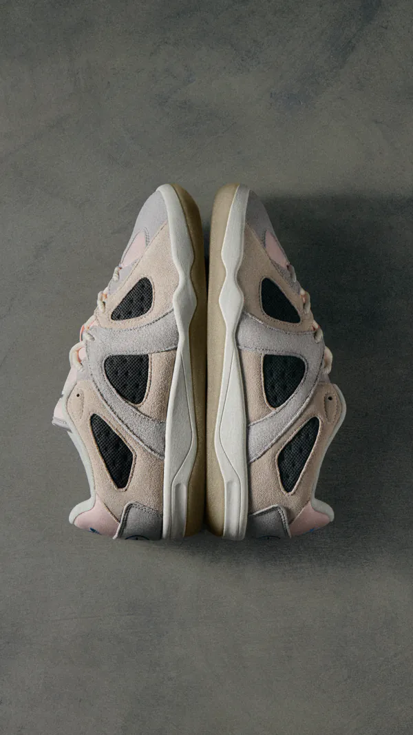 H24870-adidas_Badbunny_BadboSep_CWhite_OffFoot_GrayBG_9x16_4-1437657.jpg