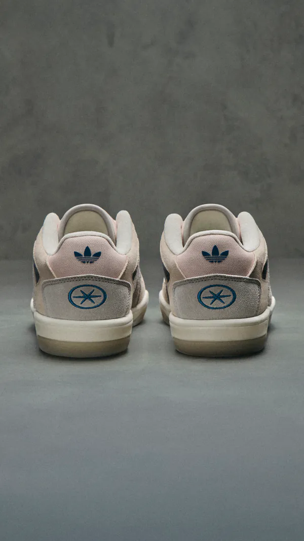 H24870-adidas_Badbunny_BadboSep_CWhite_OffFoot_GrayBG_9x16_3-1437656.jpg