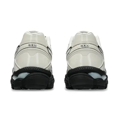 asics-gel-cumulus-16-patent-pack-white-1203b071-100-5.png