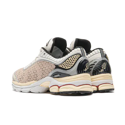 highsnobiety-x-saucony-progrid-paramount-oatmeal-s101939-1001-4.png