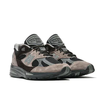 new-balance-991v2-made-in-uk-elevated-neutrals-u991ey2-2.png
